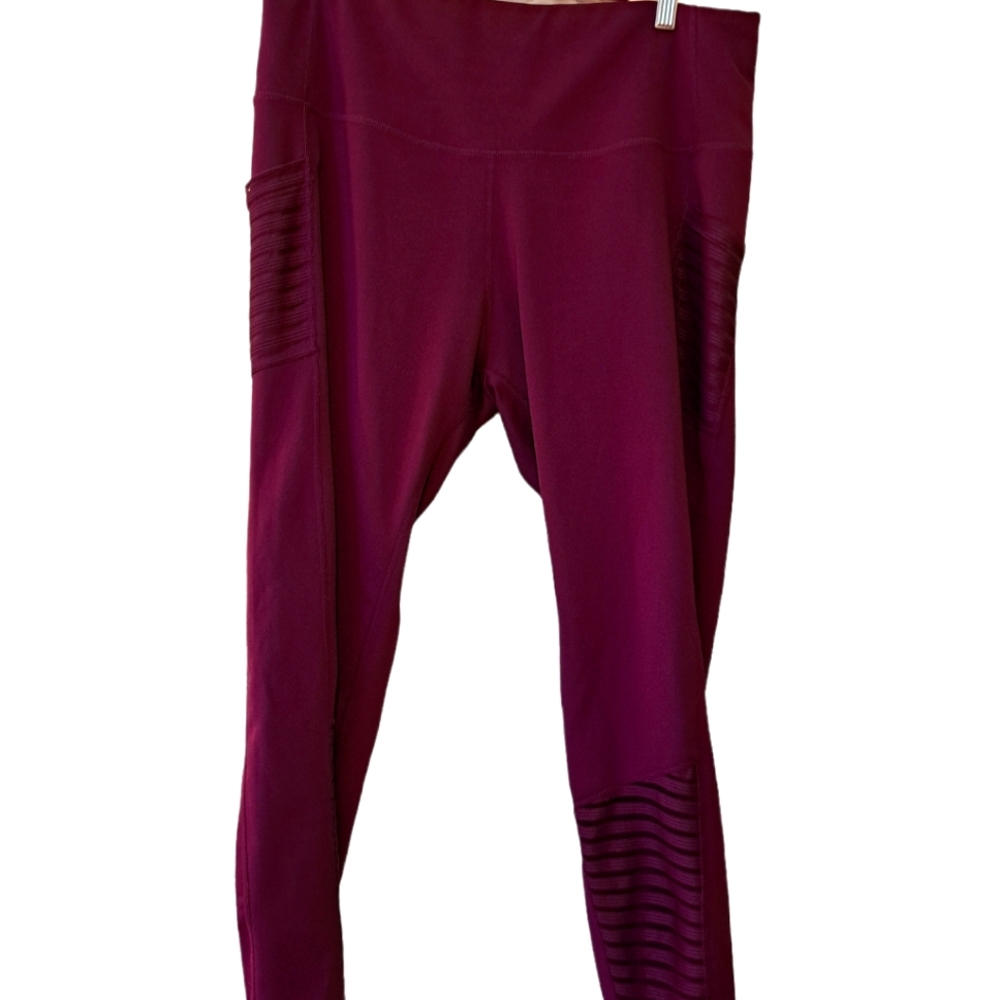 0 TO 5 PLUM MOTO STYLE CUT OUT YOGA LEGGINGS IN PLUS SZ 2X LIKE NEW